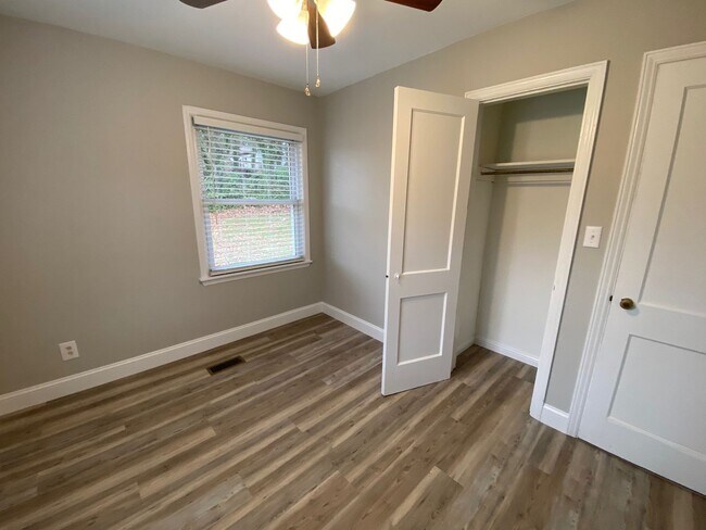 Building Photo - West AVL - Remodeled and Ready!