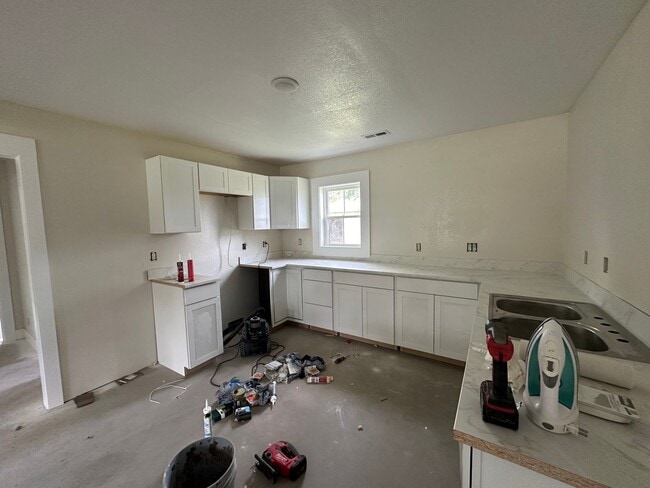 Building Photo - FULLY RENOVATED! 3 Bed/2 Bath in Wanchese