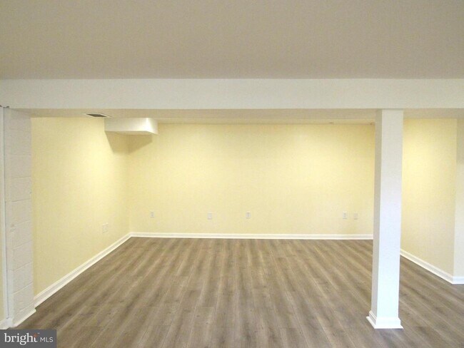 Building Photo - 5515 Helmont Dr
