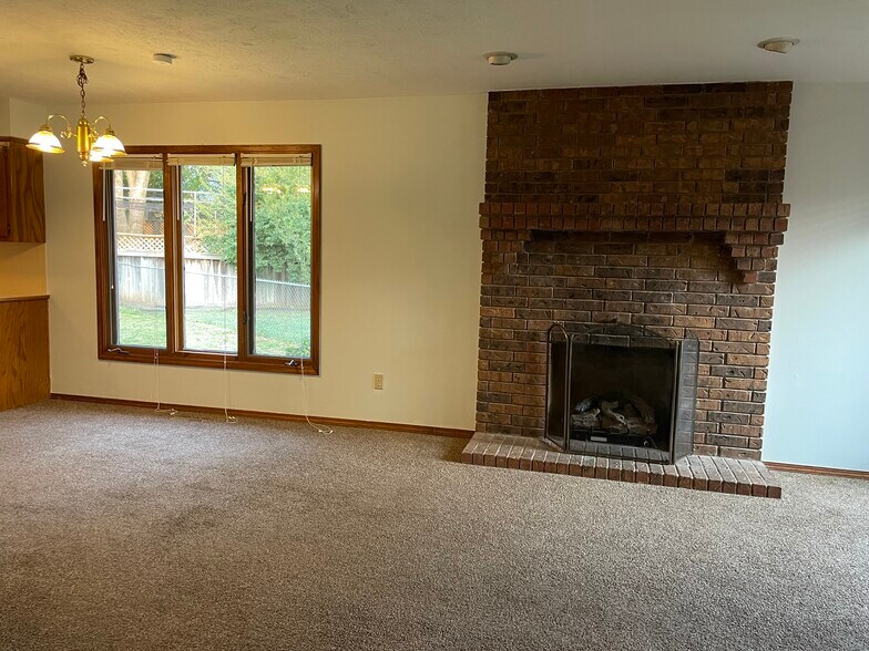 Building Photo - 4034 S Miranda Ct