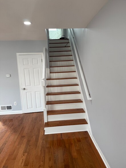 Building Photo - 2211 Vailthorn Rd
