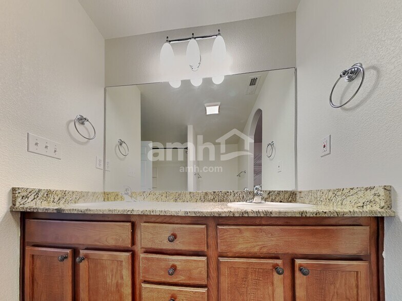 Building Photo - 3713 Winter Sun Dr