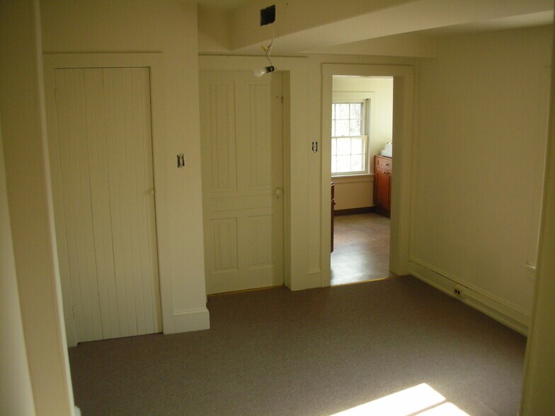 Building Photo - 1169 Main St