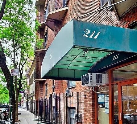 Building Photo - 211 Thompson St