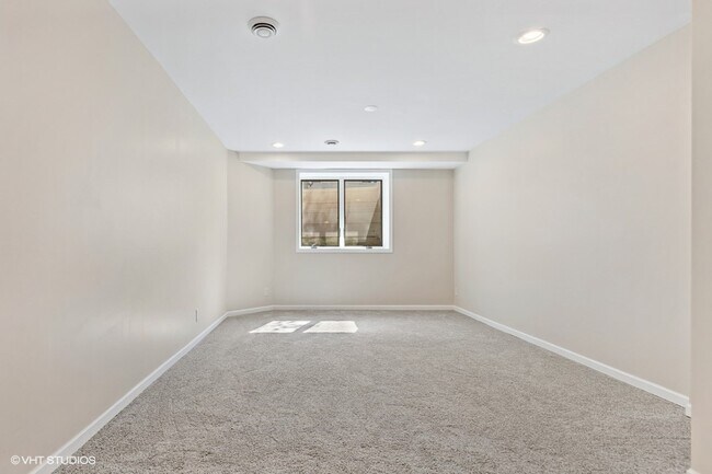 Building Photo - Charming Renovated Home with Modern Amenit...