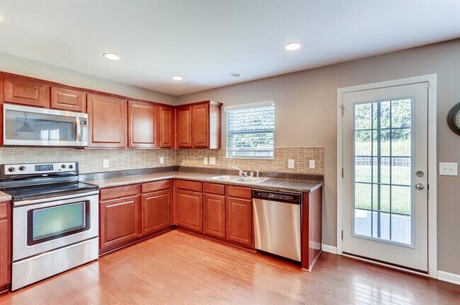 Building Photo - 1022 Harmony Ln