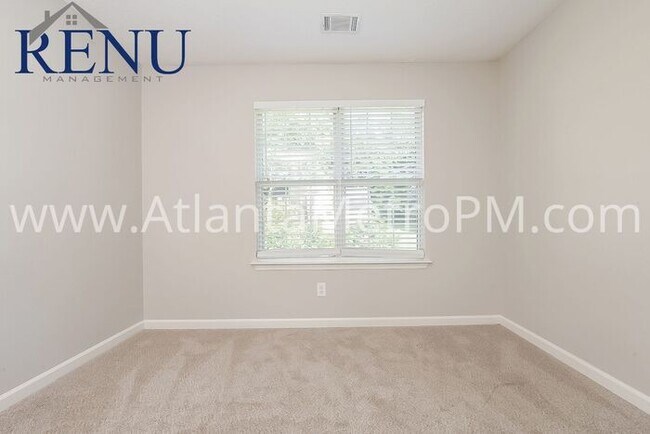 Building Photo - Now Available! 3 bedroom 3 bath!