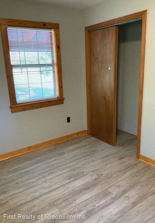 Building Photo - 2 br, 1 bath House - 296 Wagon Wheel Rd.