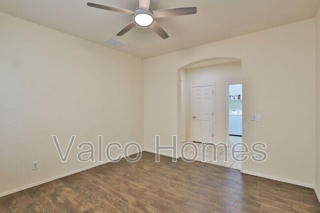 Building Photo - 7688 W Redbird Rd