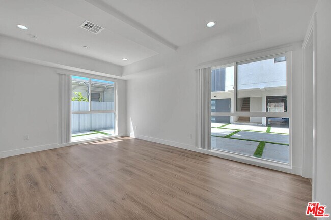Building Photo - 1013 Wilton Pl