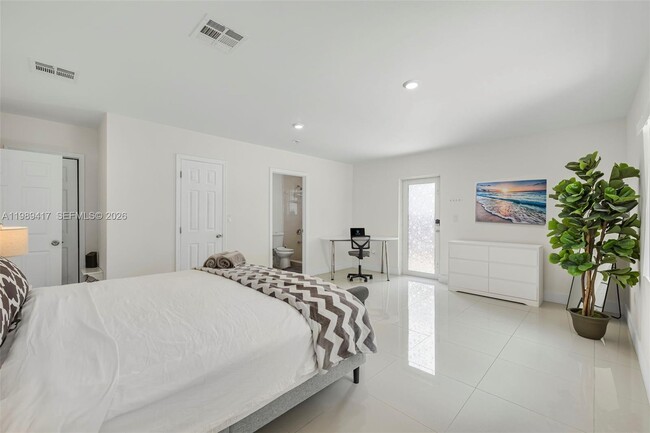 Building Photo - 1924 SW 20th St