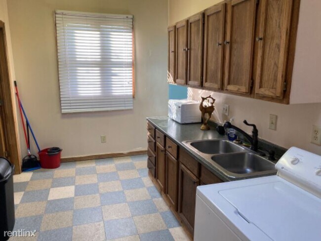 Building Photo - 2 br, 1 bath Townhome - 18 Rogge St A Unit A