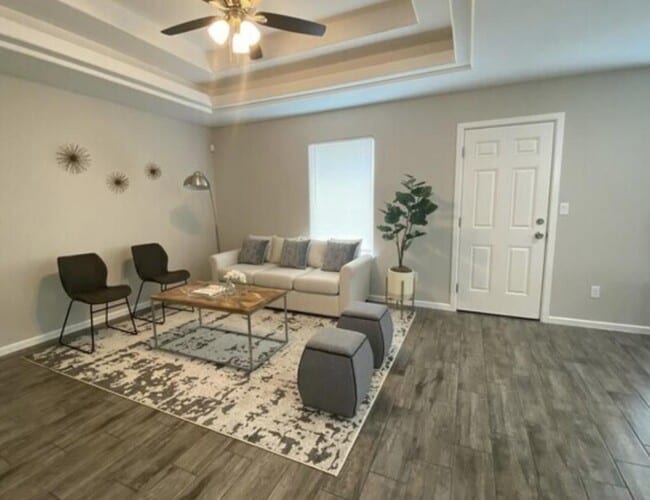 Building Photo - 1304 Petri Dr