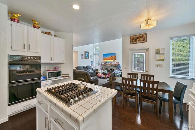 Building Photo - 3500 Crownridge Dr