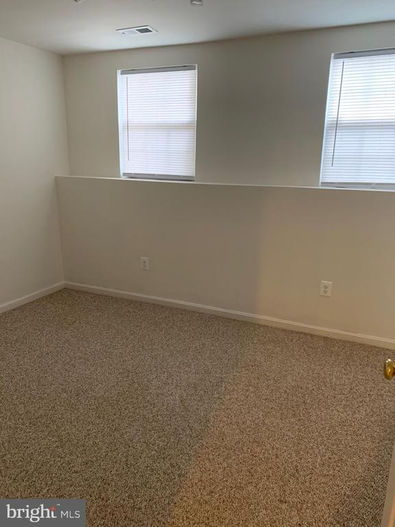 Building Photo - 43506 Postrail Square