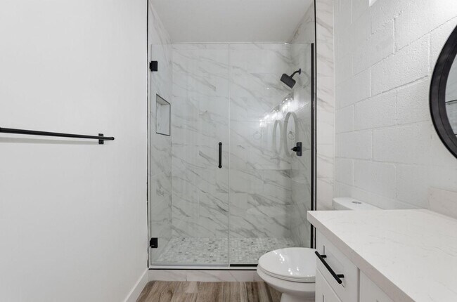 Building Photo - 1111 W University Dr