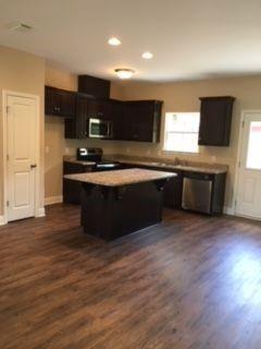 Building Photo - 7358 School House Ln