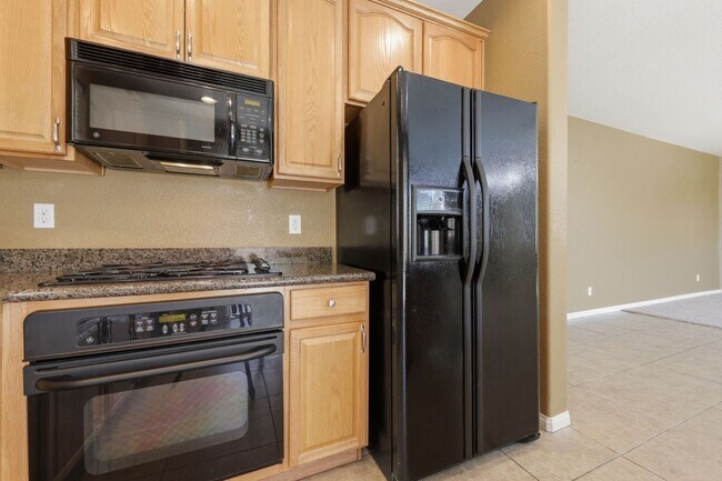 Building Photo - Spacious Summerlin Gem with Loft and Balcony Suite