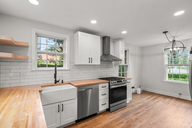 Building Photo - 2200 Windham Ln