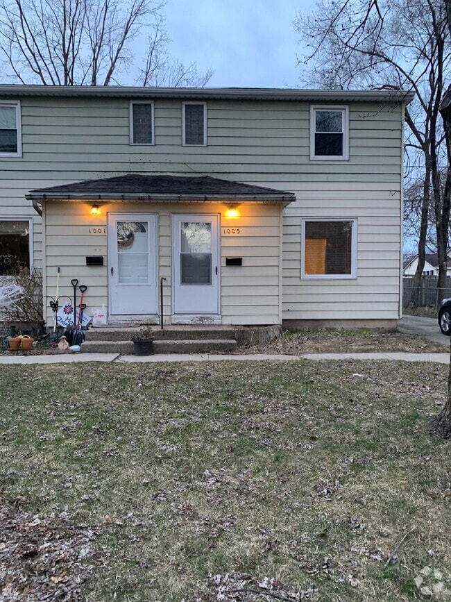 Building Photo - 2 Bedroom Duplex $1100/Month