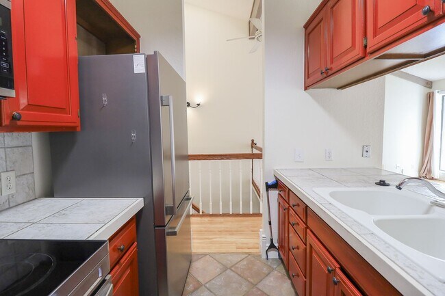 Building Photo - $1,655 / 2 Bed / 2 Bath / 1,150 sqft REMOD...