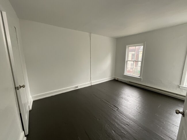Building Photo - 626 S Queen St