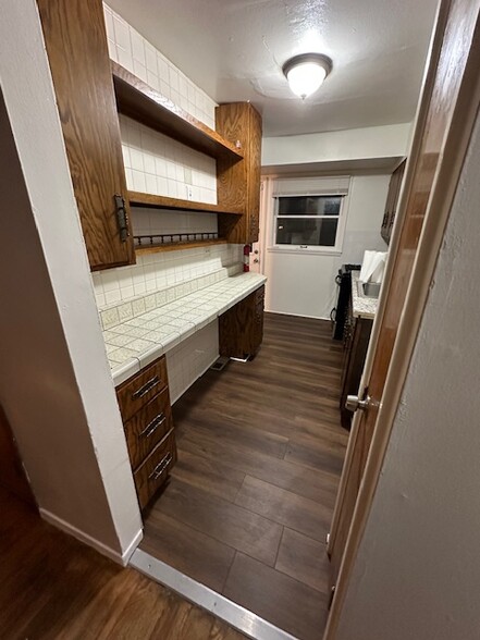 Breakfast bar in the kitchen - 319 Crawford Rd