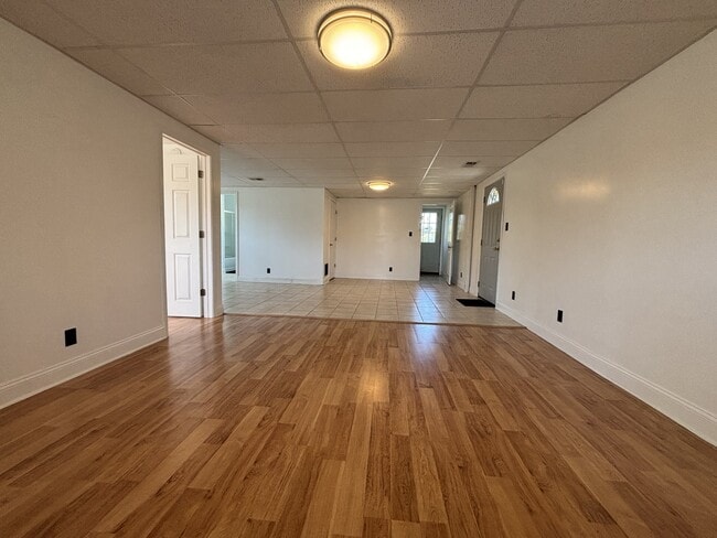 Building Photo - 941 Vista Ln