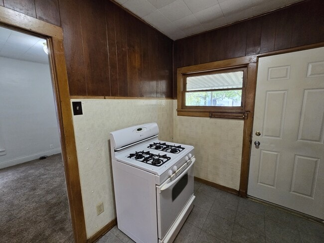 Building Photo - 307 Riehl St