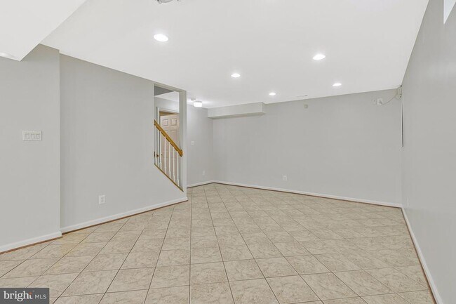 Building Photo - 10857 Hunter Gate Way