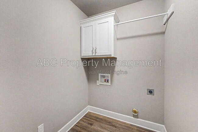 Building Photo - 381 Captain Hopkins St