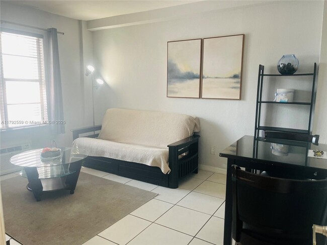 Building Photo - 3030 Collins Ave
