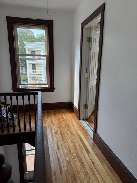 Building Photo - 46 Dunn St