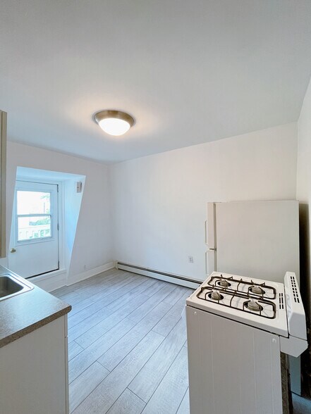 Building Photo - 108 Pearl St