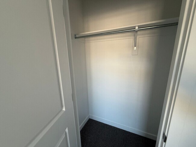 Building Photo - Includes internet - Pool/Pickle Ball +++