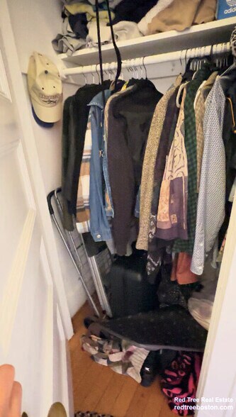 Building Photo - 583 Beacon St