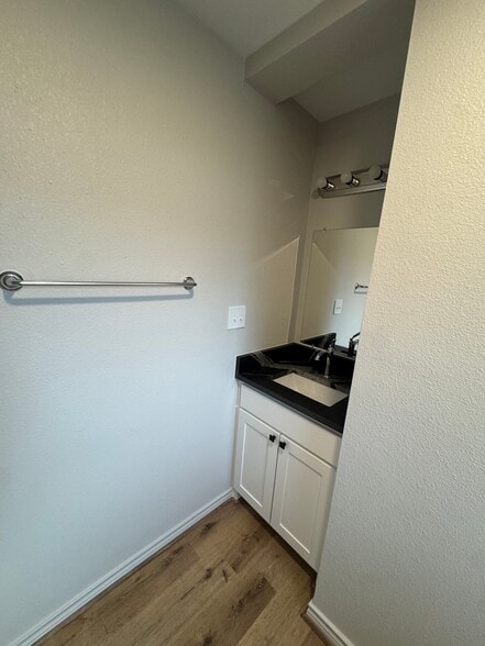 Building Photo - 207 Laurel Ln