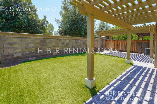 Building Photo - 132 W Del Prado Ct
