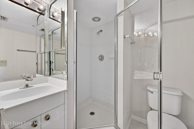 Building Photo - 102 Riverside Dr