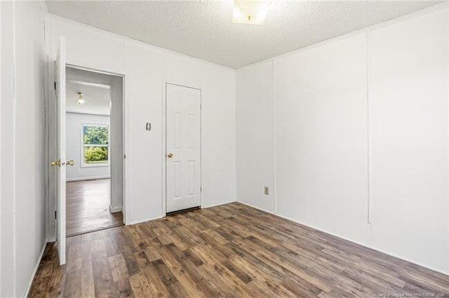 Building Photo - 105 Valley Forge Way N