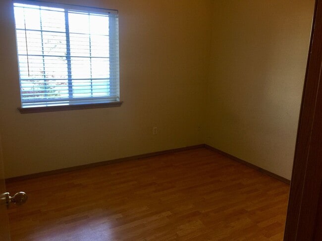 Building Photo - Charming One Story Rambler