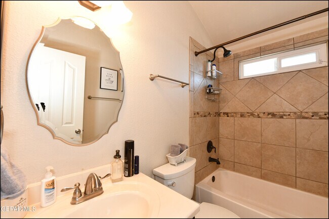 Building Photo - 5060 Silver Sands Ave