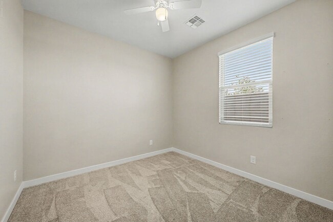 Building Photo - 4 bedroom 1 Story Home