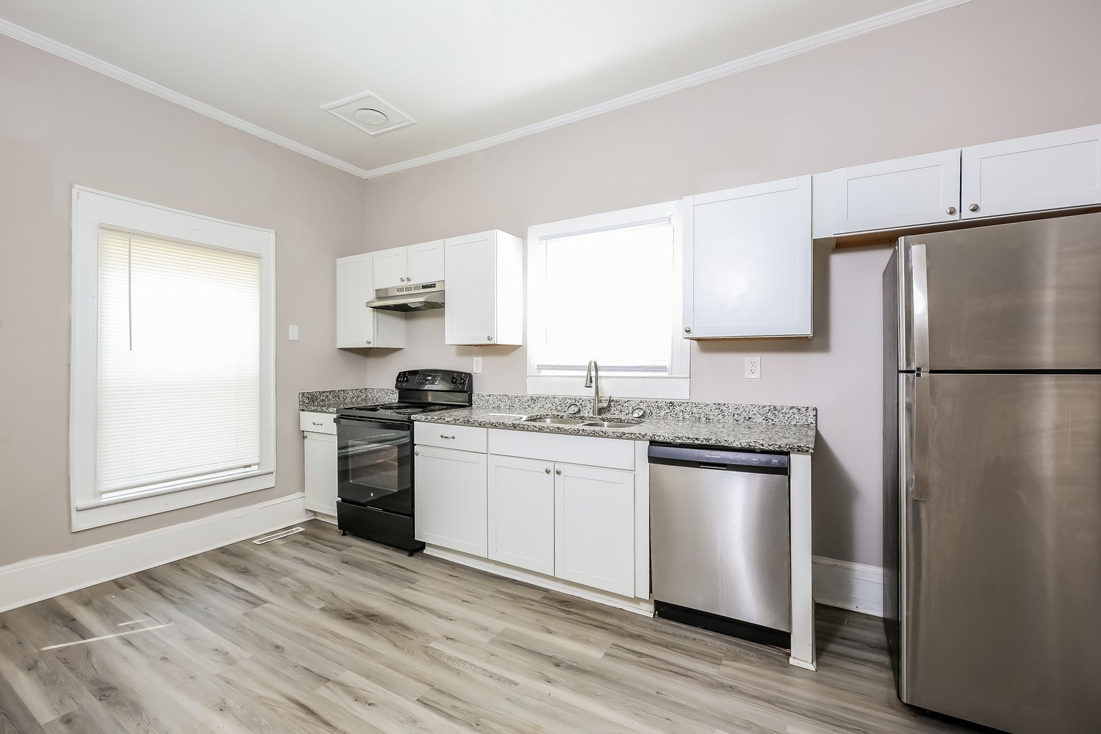 Building Photo - 203 Wellington St