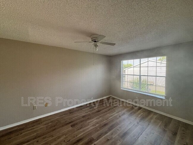Building Photo - 2550 N Alafaya Trail