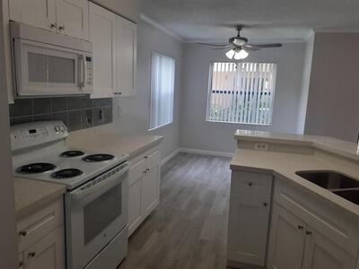 Building Photo - 9999 Summerbreeze Dr