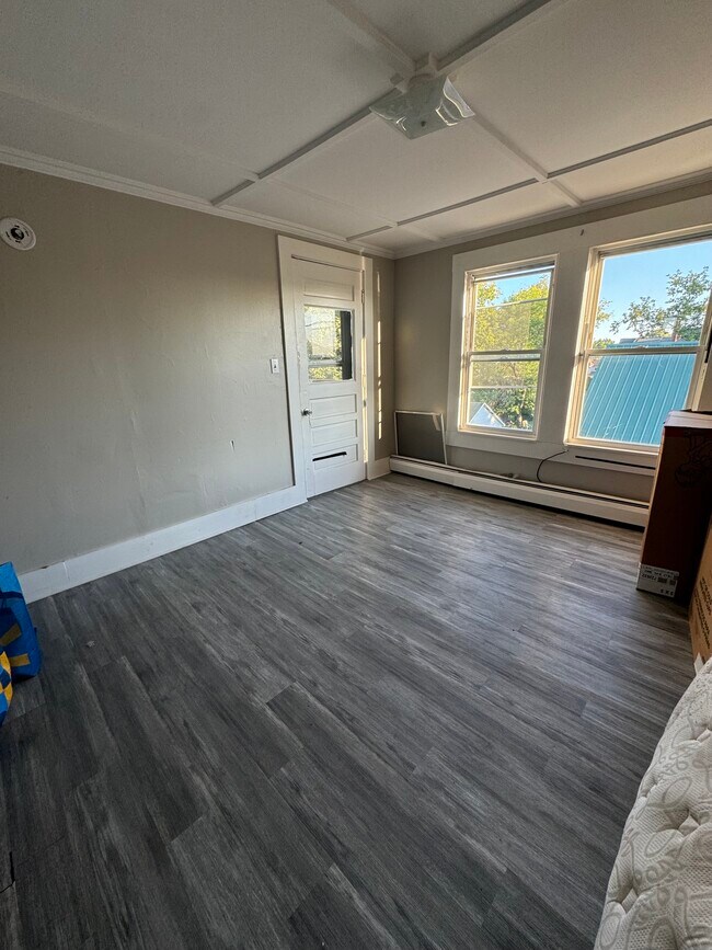 Building Photo - 20 Bellevue St