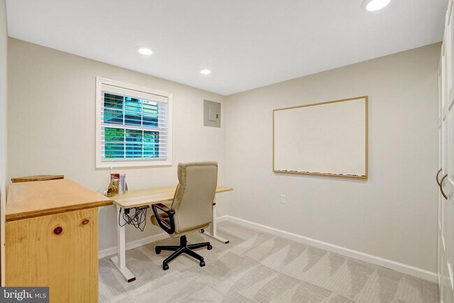 Building Photo - 6510 Carriage Dr