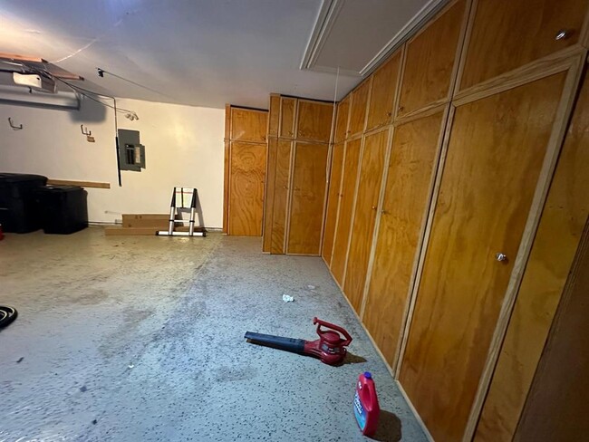 Building Photo - 17014 Sandestine Dr