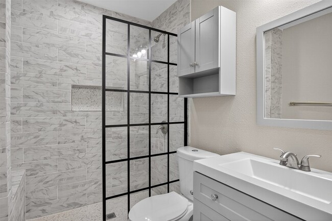 Building Photo - 4806 W University Blvd